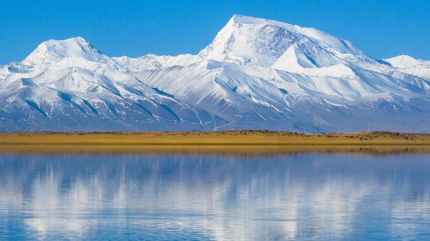 西藏纳木那尼峰壮观秀美 风景如画