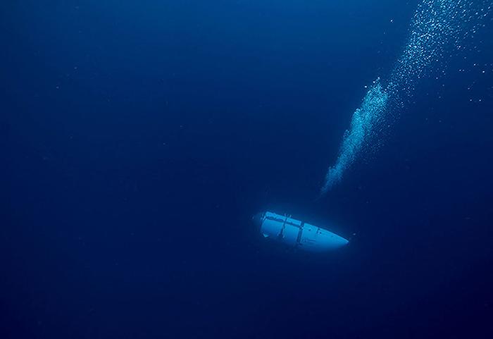 深潜器考察“泰坦尼克”号残骸时失联