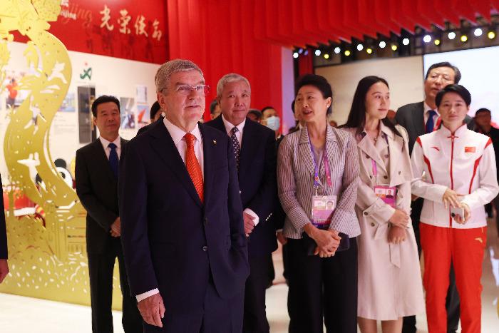 国际奥委会主席巴赫参观“中国之家”