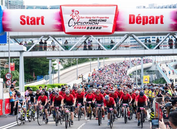 香港市民周末乐享“单车节”