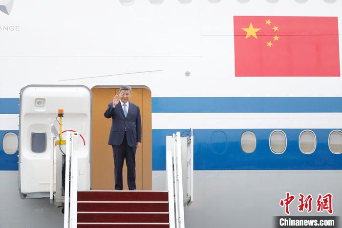 习近平抵达吉隆坡对马来西亚进行国事访问