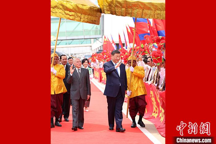 习近平抵达金边对柬埔寨进行国事访问