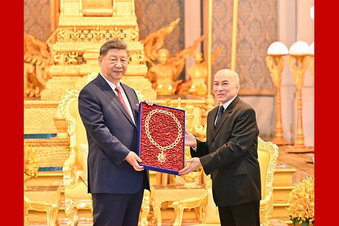 习近平会见柬埔寨国王西哈莫尼