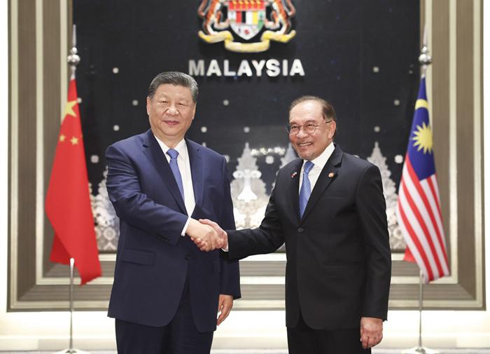 习近平同马来西亚总理安瓦尔举行会谈
