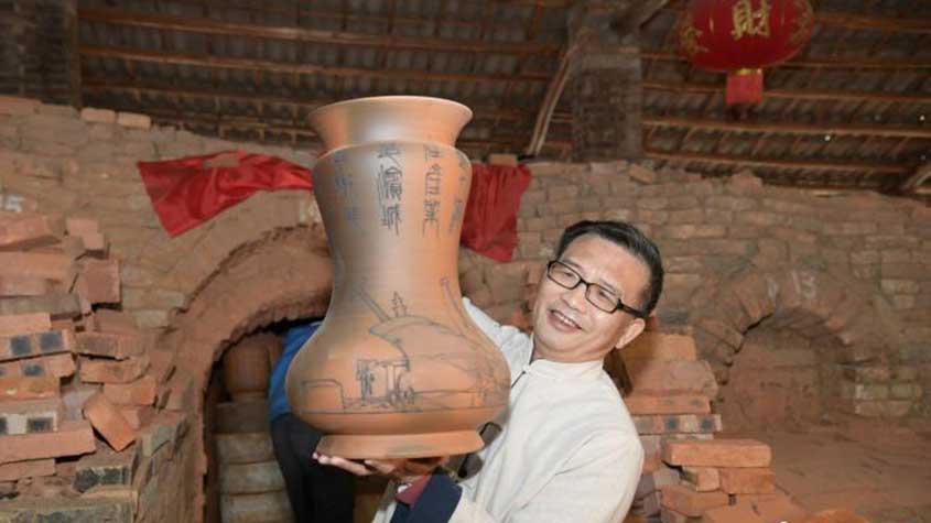 一线见闻:"烟火气"渐浓 民众生活逐步回归正常来青"博士服务团"程康安