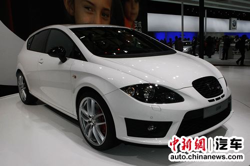 �Ϻ���չ20���ܹ�ע�����׷���������18��