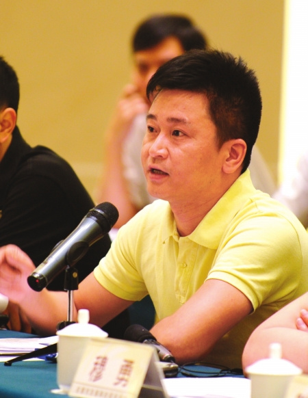 成都占道停车费涨价听证24名代表仅有1人反对