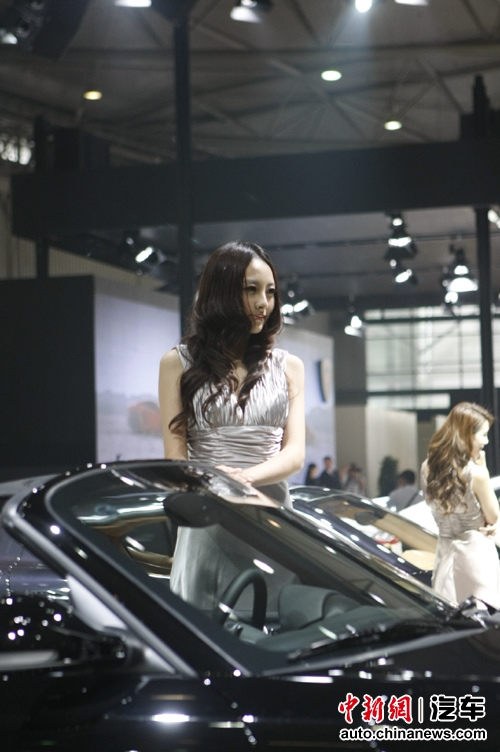 �ɶ���չ��ʱ��չ̨�߹���ų�ģ��3��