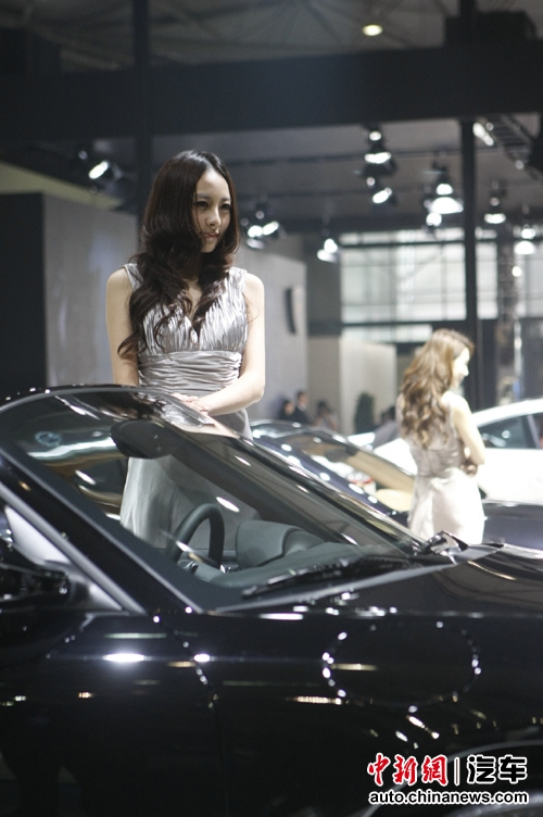 �ɶ���չ��ʱ��չ̨�߹���ų�ģ��4��