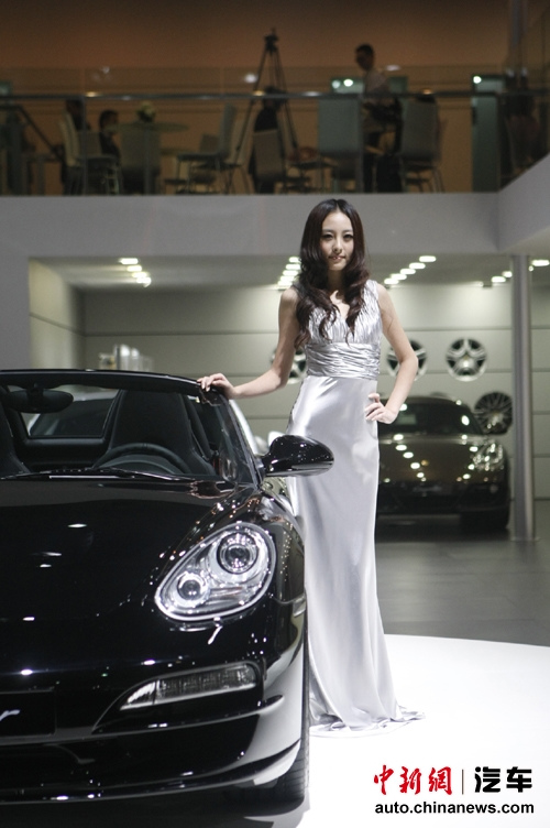 �ɶ���չ��ʱ��չ̨�߹���ų�ģ��6��