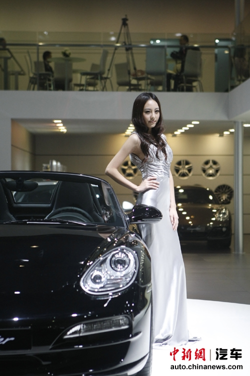 �ɶ���չ��ʱ��չ̨�߹���ų�ģ��8��