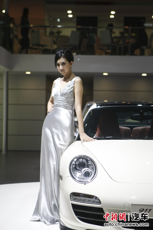 �ɶ���չ��ʱ��չ̨�߹���ų�ģ��10��