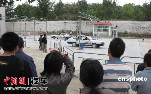 ������δ�ִ��ģѧ���������Ǹ����У�Ǽ�