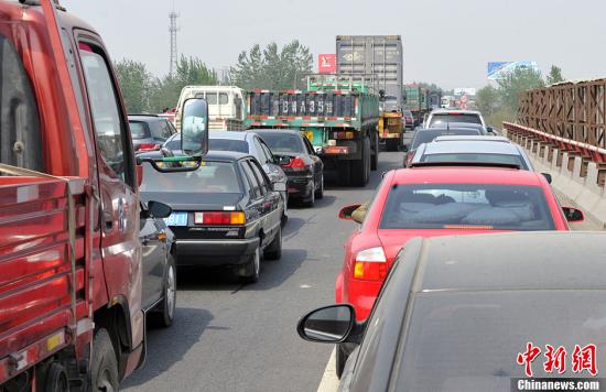 京港澳高速仍收费遭疑专家:养护费系重复收费