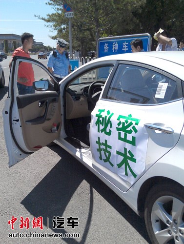 电动车因贴满“斯诺登”被北京警方截停并批评教育