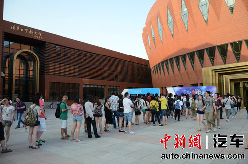 2014һ��-����У԰���ֻᱱ��վ�׳�