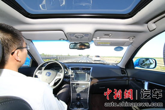 ���2000km���Գ����������������˼�ʻԲ���ɹ�