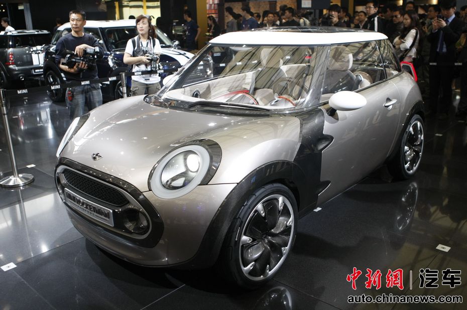 2011�Ϻ���չ��MINI ROCKETMAN���——����������Ƶ��