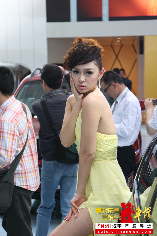 ��������չ̨��Ů��ģ���POSE—����������Ƶ��