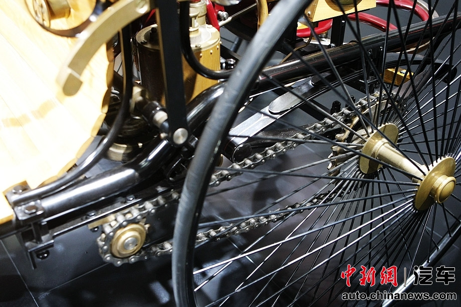 世界第一辆汽车 奔驰三轮机动车亮相广州车展