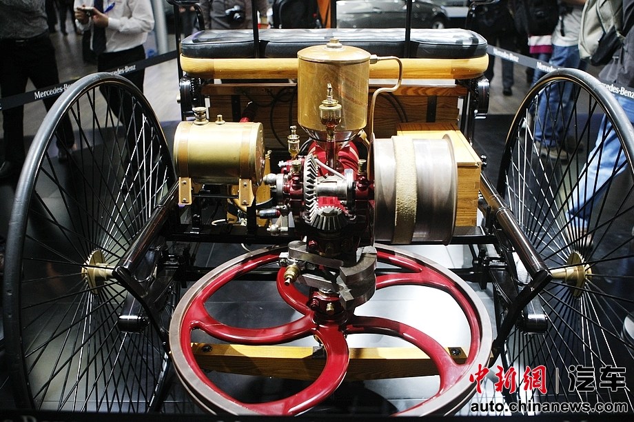 世界第一辆汽车 奔驰三轮机动车亮相广州车展