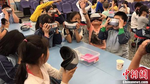 VR内容进学校格如灵携手康乐里小学开展教科研活动