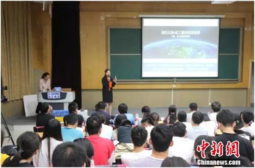 �ڶ��조�칤������ɫ������ƴ�������