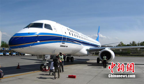 �Ϻ������׼�EMB190�ɻ�ִ���½����ߣ�ͼ��