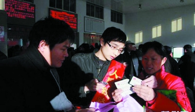 大学生自制订票宝典“订票哥”帮4400人买到票
