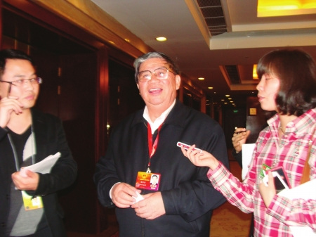 ����ѧ�ҳ¼ѹ󣺼�˰�����ص�ת�Ƶ�С΢��ҵ