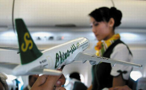 春秋航空称乘客过度维事先签有“不赔协议”