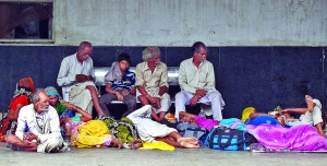 ӡ�ȴ�ϵ�尾�����˹�ˮ�жϽ�ͨӵ��