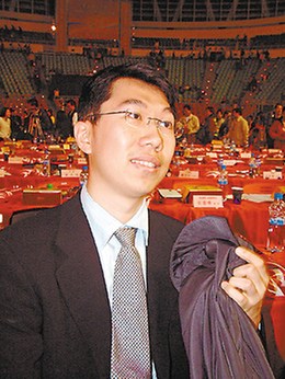 郭守正 图片来源:人民网这边富士康高层被爆索贿,那边万得城要退出