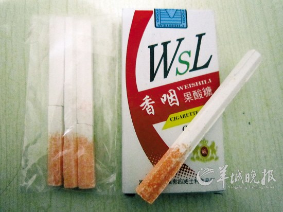 烟形糖果小学附近店铺热销或对小孩身心无好处