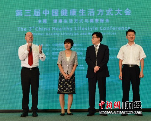 �ɿڿ��ִ��л������³�³����:�Զ�ƽ������