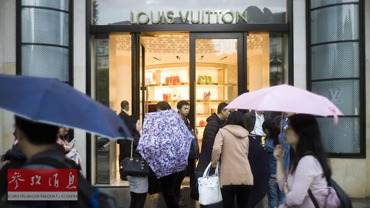 Ӣý��Ӣ���Ի����ڷŻ������˶��ݳ�Ʒ�����½�