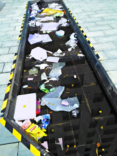 ����һ�ߵ�����¥������������򡰺�ʪ���¡��ں�