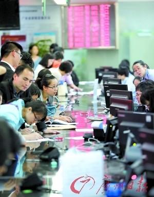 ����4�µ���¥�б������۶��ַ��ɽ���ͬ�ȷ���