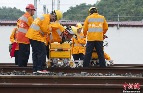 ��ͨ��������ʵ����6������������ƽ�˳��