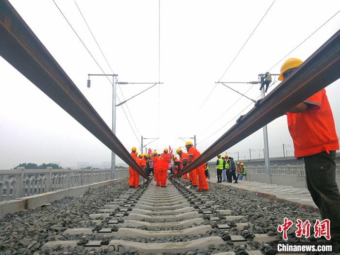 太焦高铁山西段全线轨道贯通