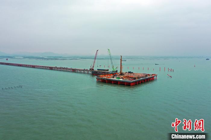 世界最大跨径三塔斜拉桥黄茅海跨海通道主体工程施工