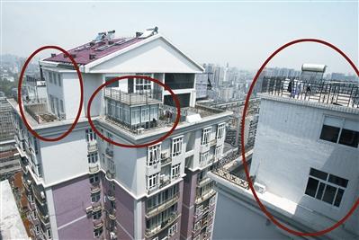 大厦顶楼住户建房28层楼顶长出10套小洋楼图