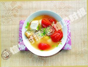 番茄豆腐黄花鱼汤 图 中新网 番茄豆腐黄花鱼汤 图 中新网