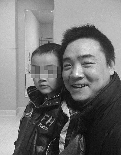 彭高峰与儿子回到宾馆里.