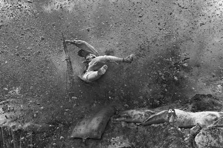 中国远征军子弹断腿满天飞观众称儿童不宜