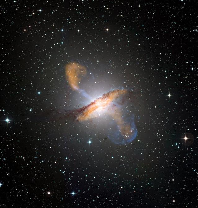 科学家捕捉到迄今最清晰黑洞喷射图像
