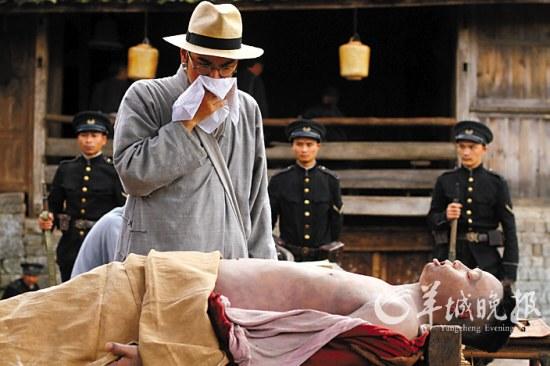 《武侠》新剧照曝光 金城武变身"验尸帝"(图)