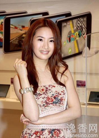 在参加表姐的婚宴上擦出爱火,展开秘恋,但林于超前女友却向媒体爆料