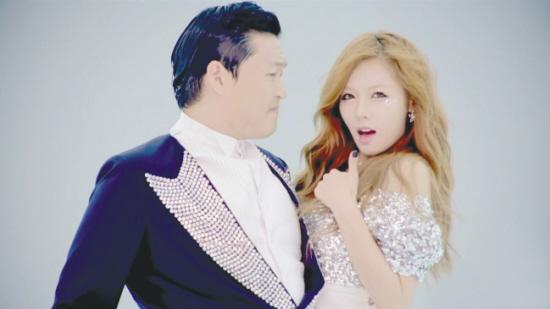 揭秘mv中鸟叔身边的女人擅长跳性感舞蹈图