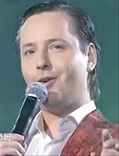 参加跨年晚会的维塔斯明显比平时要胖"维塔斯(vitas)根本就没有来中国